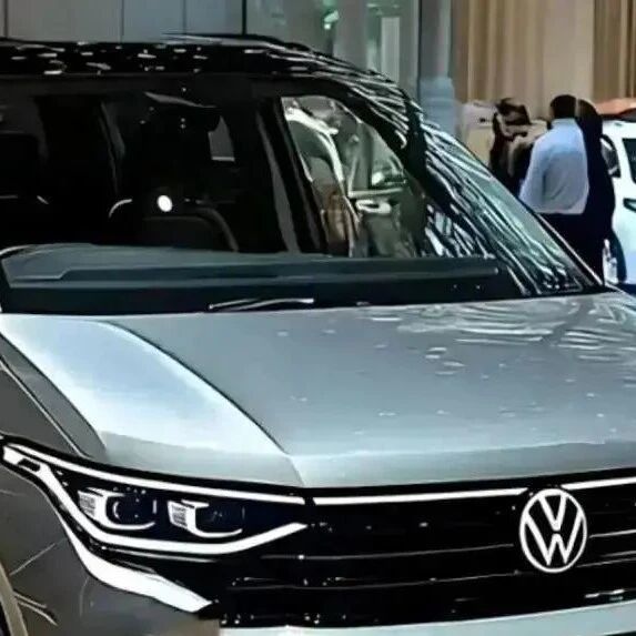 大众新款MPV"掀桌子"！仅12万起，大7座奶爸车，配置满油耗低，谁能不爱呢！