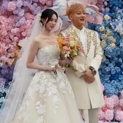 黄子韬徐艺洋“海洋之星”婚礼爆细节！4套礼服切换不重样，尽显精致浪漫！