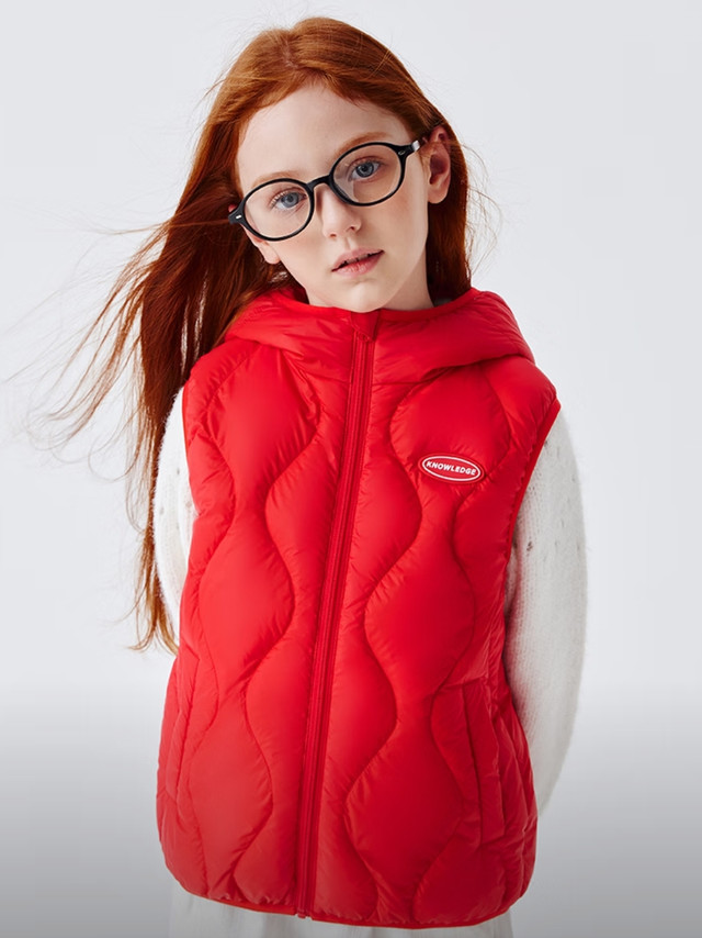 雪中飞儿童羽绒马甲，解锁秋冬时尚保暖密码