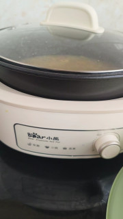 小熊电火锅：多功能厨房好帮手