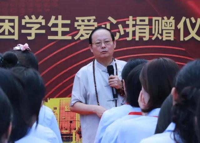 情暖石渠，大爱金宫！金宫公益捐赠仪式圆满举行，将爱延续