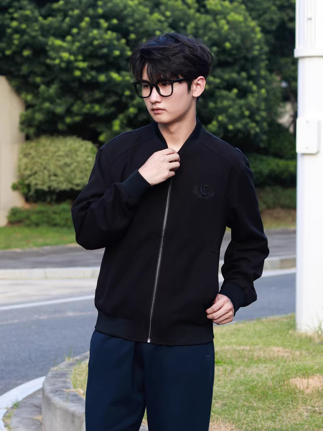 卡宾新中式飞行员夹克：通勤路上的温暖守护