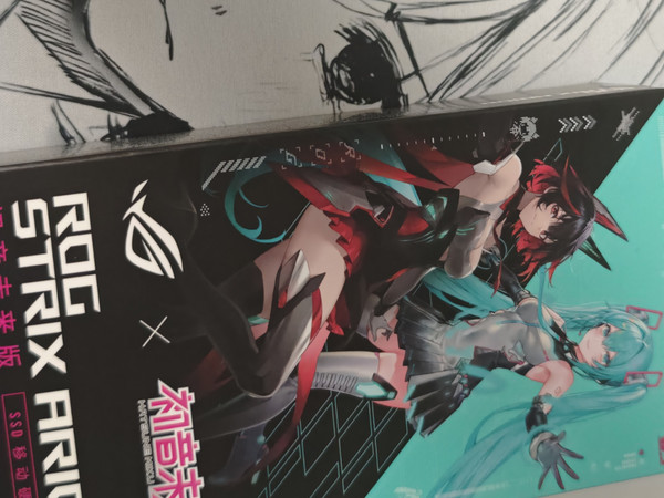 ROG初音联名硬盘盒开箱以及展示