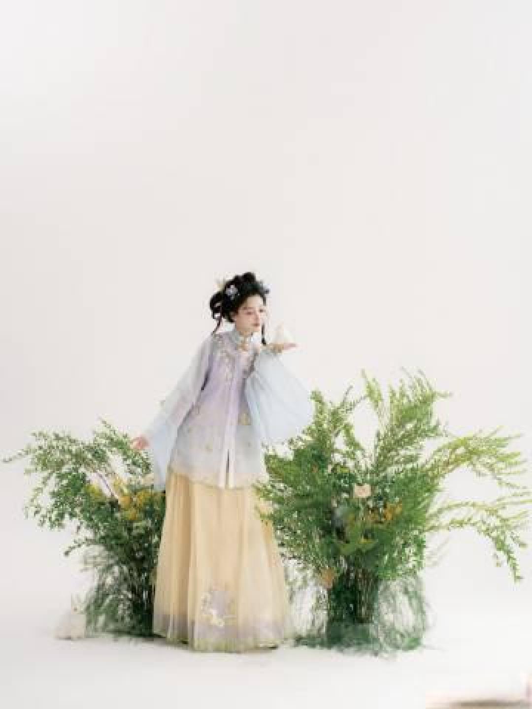 月白马面摇曳生姿！明制汉服用doll感从影视考据杀入日常穿搭