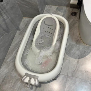IUU婴儿洗澡盆：喂奶洗屁屁两用神器