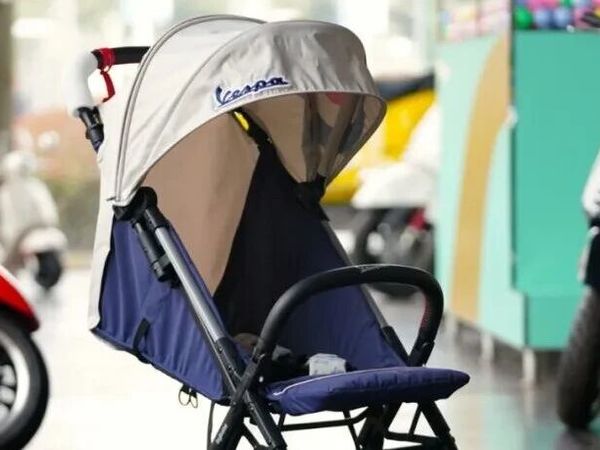 VespaClubChina | 实拍：“Vespa x​ Inglesina 轻便折叠婴儿推车” 仅此 1 台