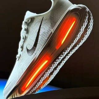 脚感天花板！Nike Vomero Premium 携全掌 ZoomX + 超大双气垫震撼登场