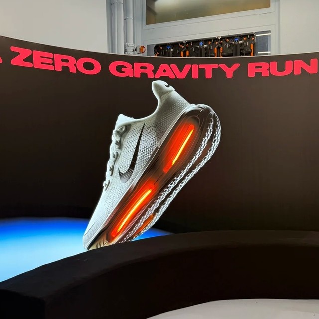 脚感天花板！Nike Vomero Premium 携全掌 ZoomX + 超大双气垫震撼登场