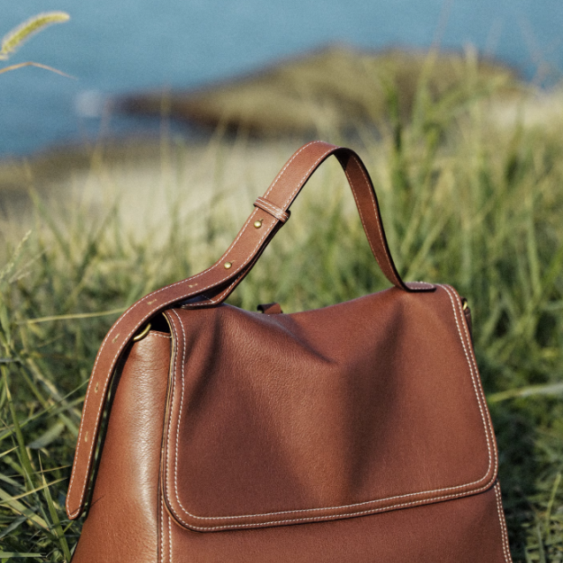 凯撒植鞣牛皮女包：秋冬里的质感陪伴，一包解锁多元风格