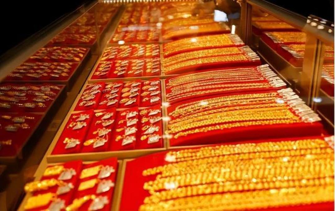 银行可能也没想到,有一天公示金价的这个牌子要4位数起~