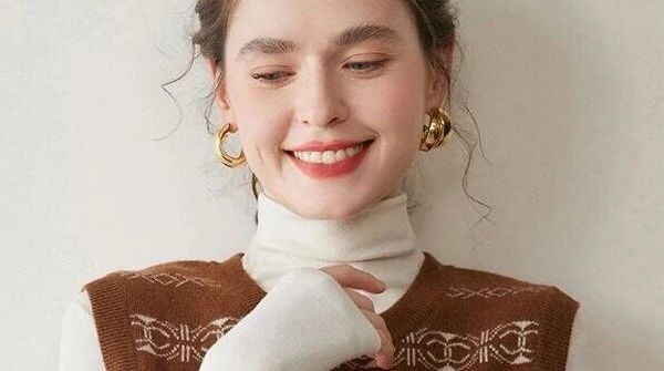 圆领撞色提花羊绒衫女羊绒打底衫