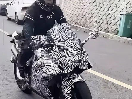 春风500SR路试曝光：外观重塑能否重拾仿赛灵魂？