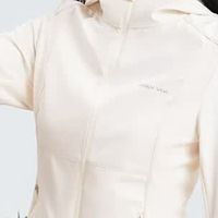 MOLY VIVI修身软壳外套：户外保暖与时尚的完美融合