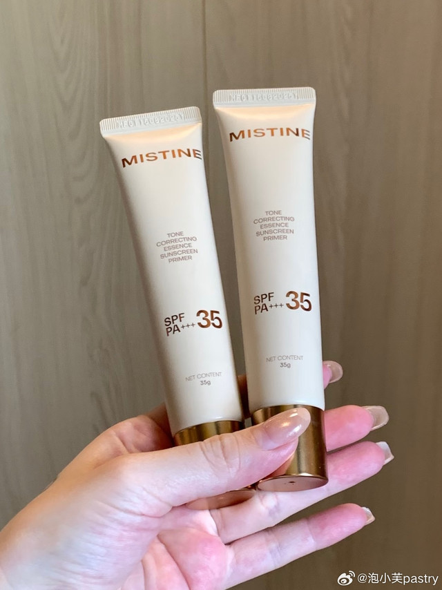 🪞早8人底妆救星！蜜丝婷这支素颜霜，直接把“伪素颜”玩明白了🎀对于每天和时间赛跑的早8人来说，既要快速出门又要保持好气色，蜜丝婷流光素颜霜绝对是“一支封神”的存在！#彩妆产品##彩妆爱用物##微博兴趣