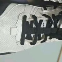 亚瑟士新品跑鞋：简约与功能兼备