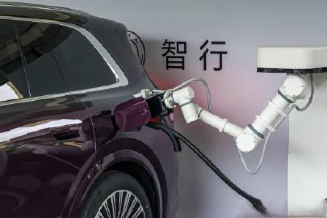 换问界M8后家庭出行全升级:月销十万背后的空间智慧与舒适革命