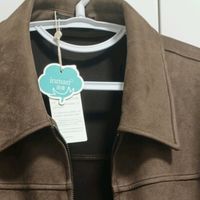 茵曼空气层麂皮绒短外套：通勤路上的美拉德保暖穿搭