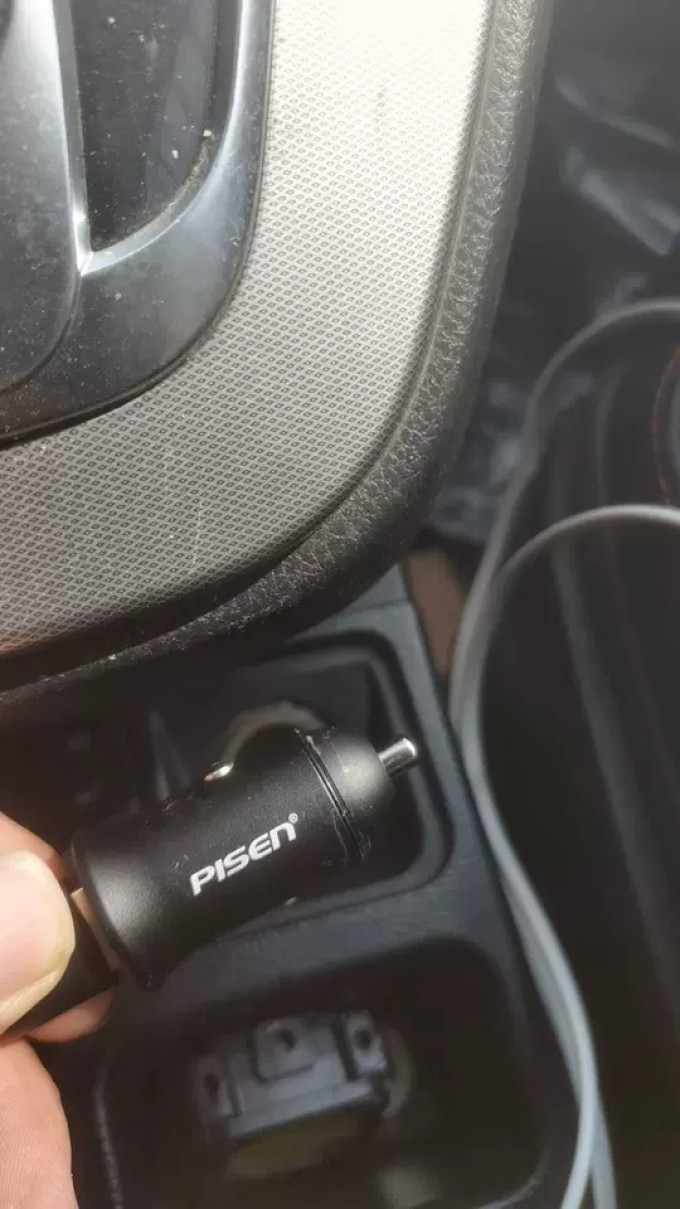 品胜车载充电器