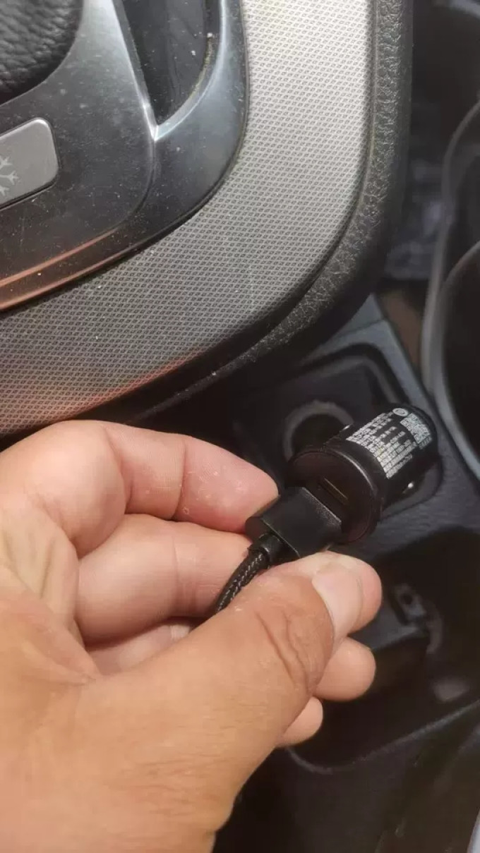 品胜车载充电器