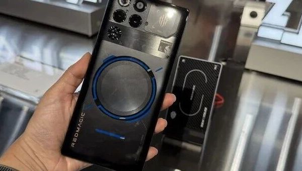 红魔11 Pro系列发布：首发手机水冷技术，又酷又强的电竞手机标杆
