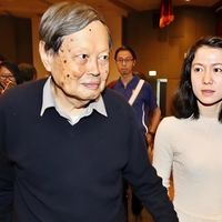 巨星陨落－－杨振宁先生去世，留下曾经28岁的娇妻