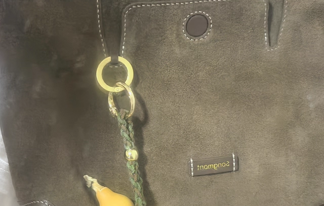 四季不闲置！Songmont 浅行 hobo 包的材质细节与场景适配​