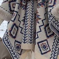 槿城新疆西藏披肩斗篷，彩菱挂球织就时尚温暖绮梦