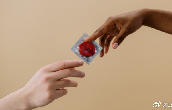 #LELO小课堂# 最近，我们在6个国家调研了6003人，发现一个趋势：✅ 30%的人每次都用安全套❌ 但也有8%从没用过，17%过去五年用得更少了有人因为担心怀孕（34%）或感染（38%）而使用，也