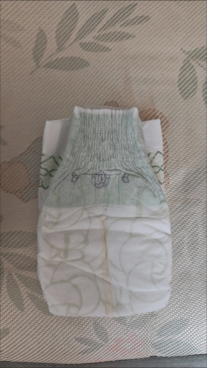 婴儿尿裤