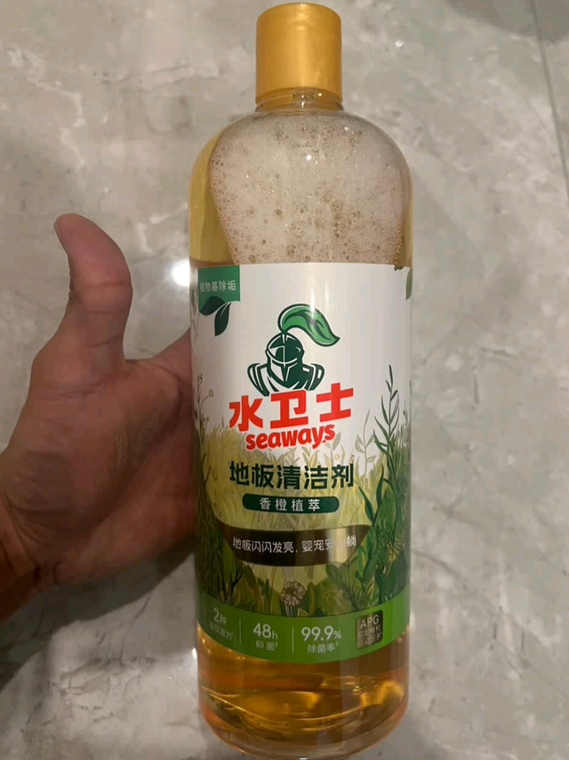 餐后地面清爽秘诀：我的水卫士地板清洁剂