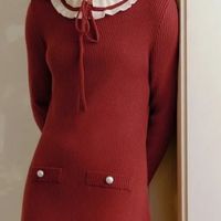 乐町中国红针织连衣裙设计亮点解析