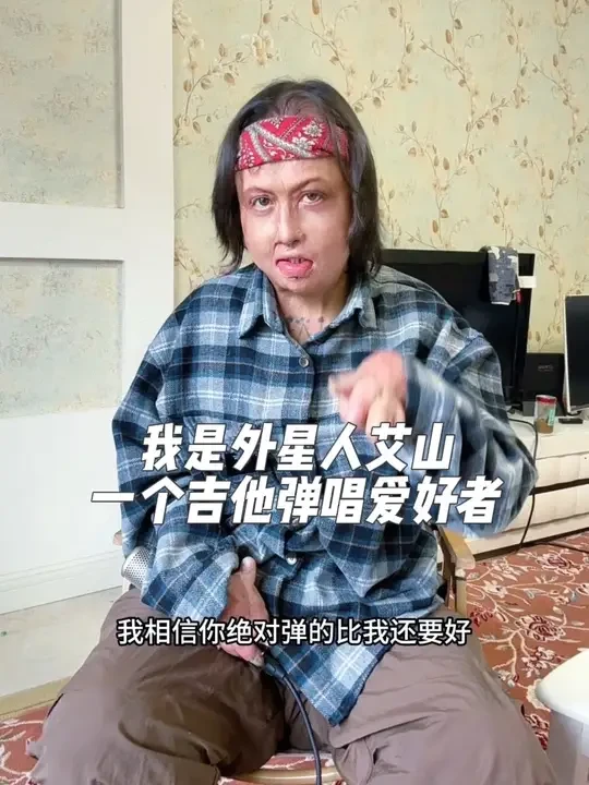 功夫不负有心人，吉他弹唱给你听 在开始演唱之前给大家推荐一下我自己目前使用的得胜pcm103手持电容麦克风#外星人艾山 #吉他弹唱 #得胜pcm103手持电容麦克风