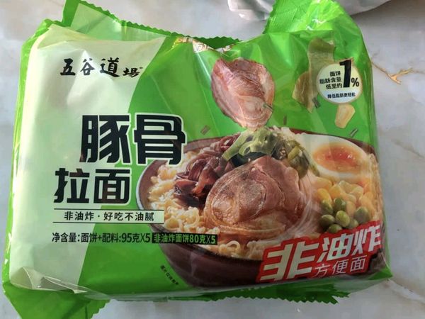 五谷道场非油炸豚骨面：健康与美味兼得