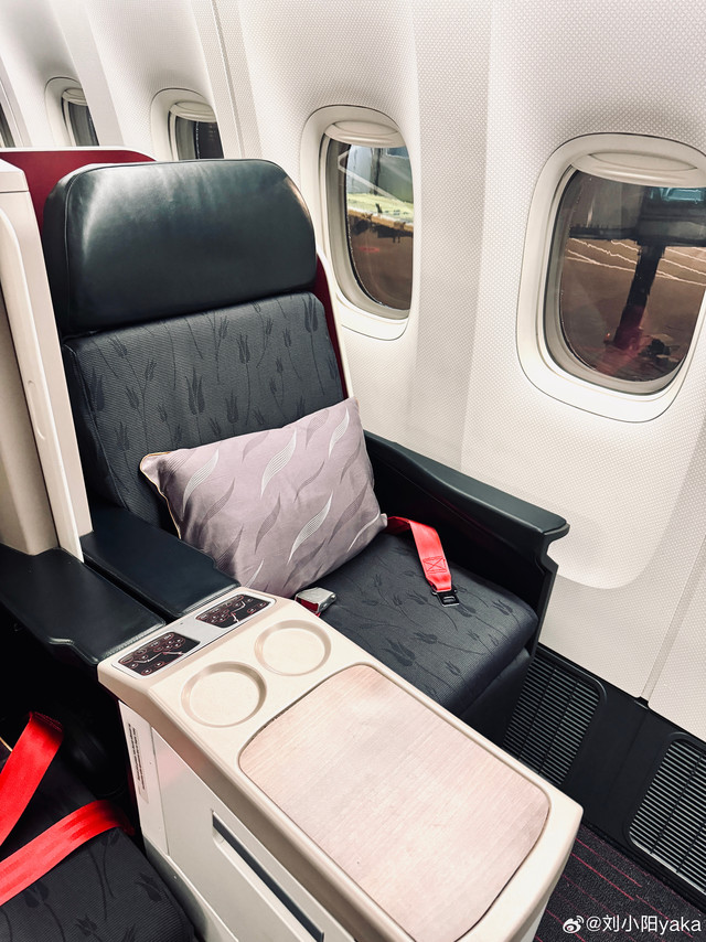 🇹🇷北京✈️伊斯坦布尔15年环游土耳其后，10年后的今天又踏入这片熟悉的土地～这次乘坐土耳其航空商务舱，作为刷新吉尼斯世界纪录的全球航线最多的航空公司，感觉享受了一次空中奢华舒适体验！从伊斯坦布尔机场