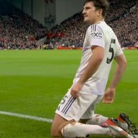 2-1逆转！双红会演绎百年恩怨，马奎尔绝杀改写历史
