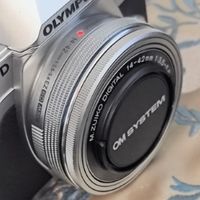 奥林巴斯E-M10四代,复古颜值+防抖拍啥都出片