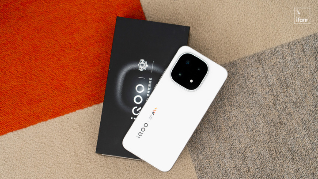 iQOO 15 体验:性能续航拉满后,电竞旗舰开始卷影像了