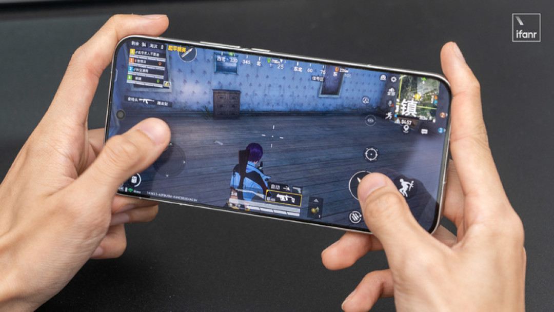 iQOO 15 体验:性能续航拉满后,电竞旗舰开始卷影像了