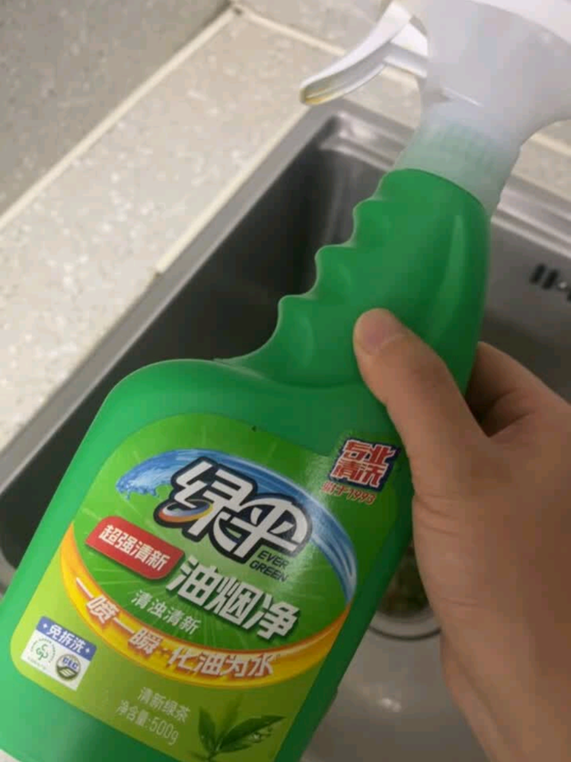 厨房油污克星：绿伞绿茶油烟净太好用了