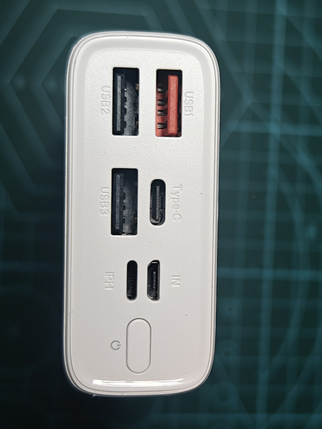 30元就能买到能上飞机，包括3C一大堆认证的全能接口品牌充电宝