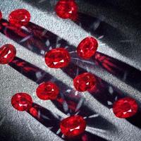 京城珠宝盛宴：亿万翡翠邂逅缅甸鸽血红，探秘工艺奇观与互动美学