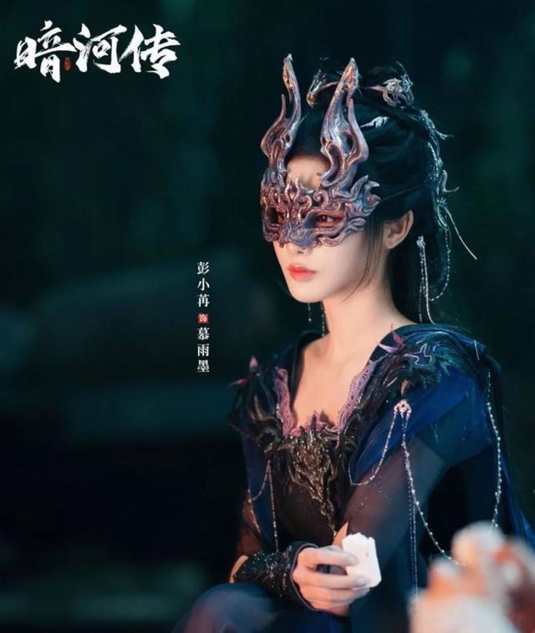 彭小苒《暗河传》紫衣索魂：毒刃美人的绝杀技撩爆全网