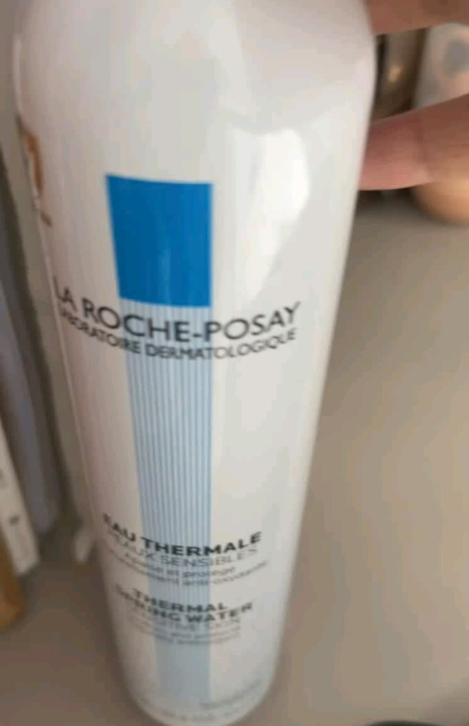 理肤泉喷雾