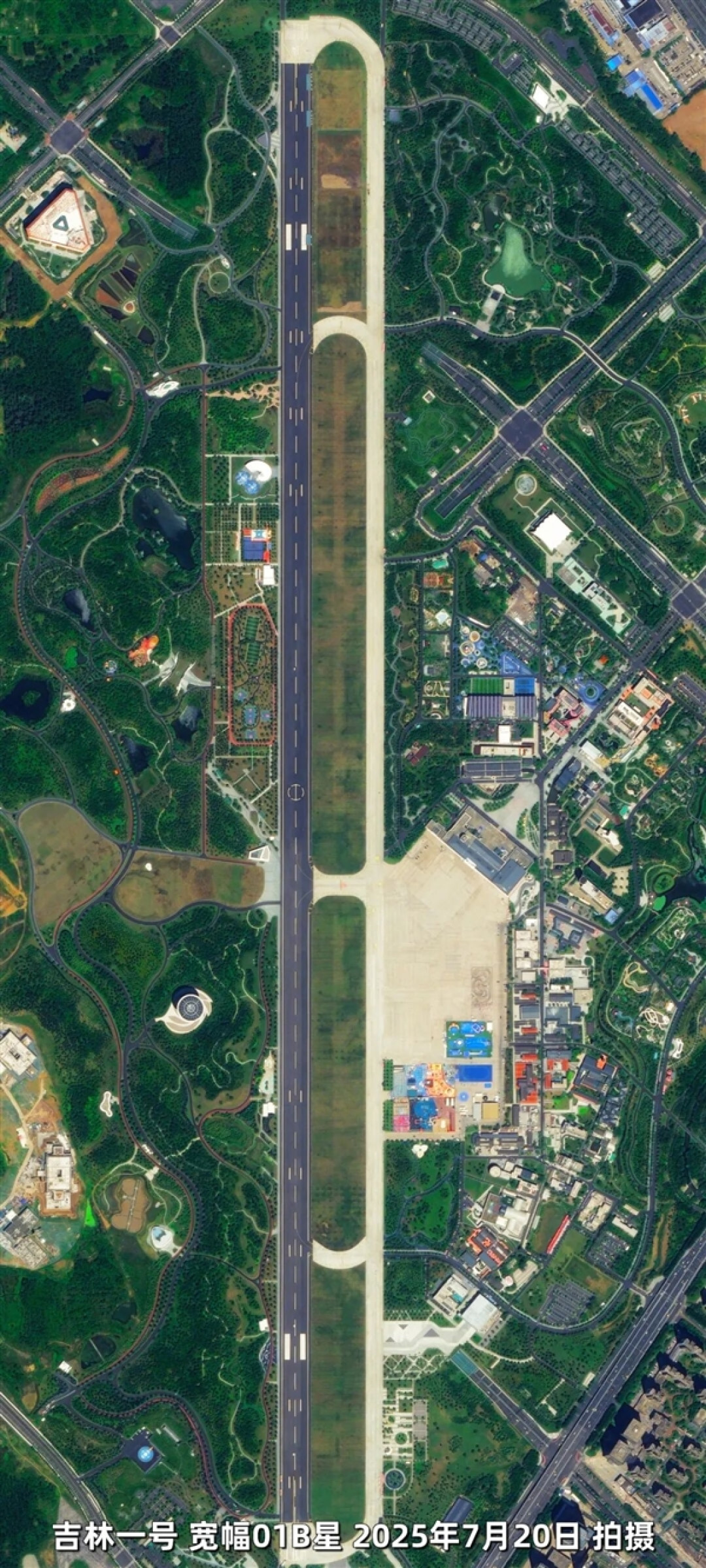 卫星俯瞰世界最大的城市中央公园:不在纽约 不在伦敦