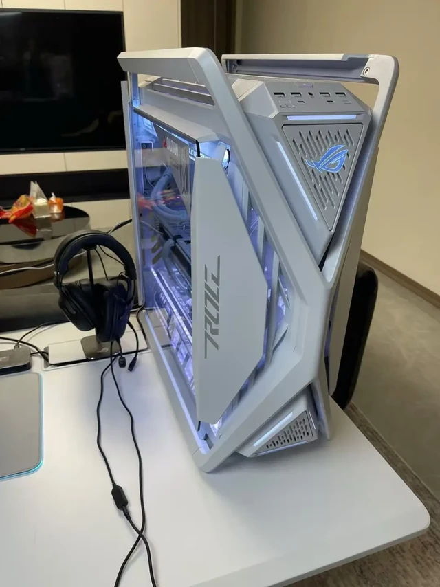 i7-14700KF台式电脑主机
华硕ROG z790A GAMING WIFI 吹雪S
宏碁32G冰刃DDR5 16G*2 32G C34
华硕ROG RTX4080Super 16G白猛禽
