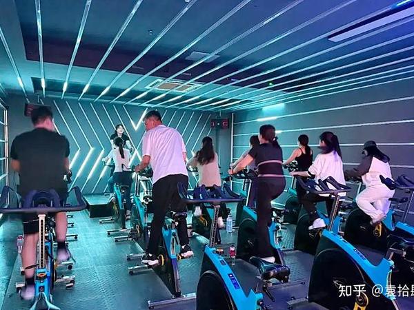 【双11选购必看】2025千元动感单车横测：飞利浦小金鹿、麦瑞克、野小兽、keep 四款热门单车大比拼，谁才是燃脂效率王？