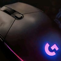 罗技G102二代：经典黑色磨砂机身