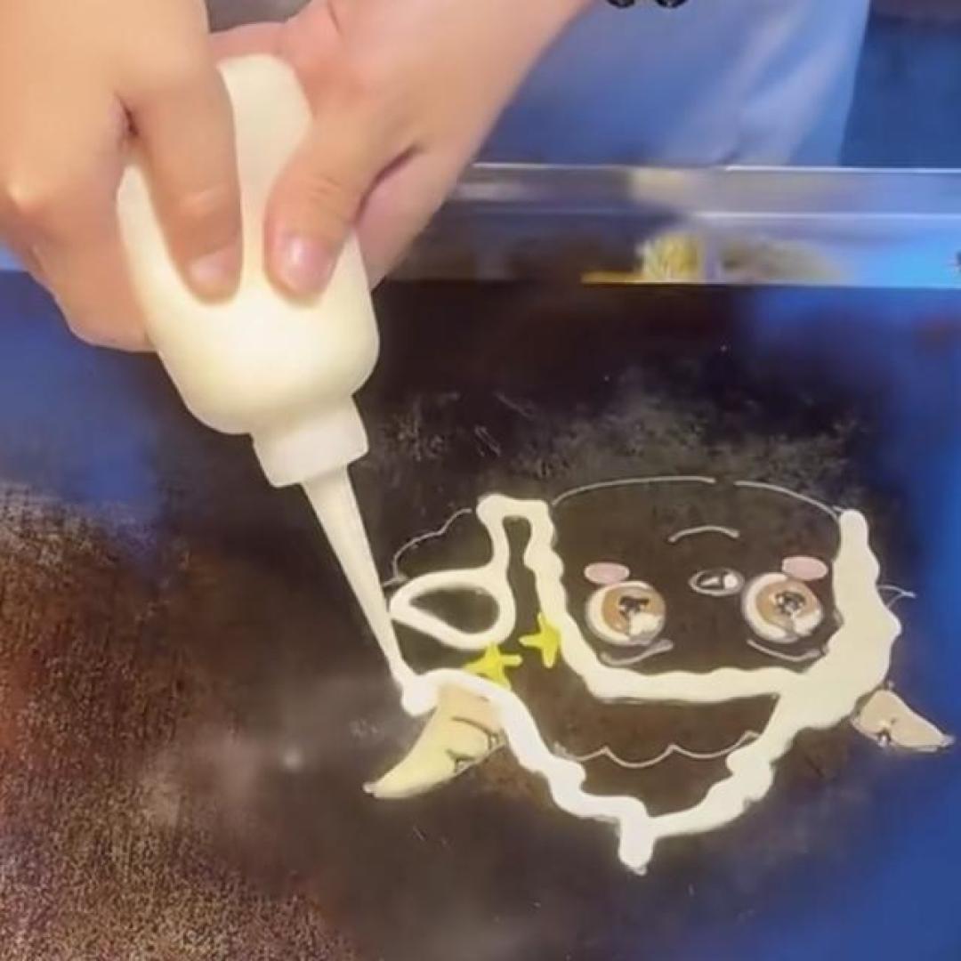 95后美术生把煎饼摊玩成移动美术馆：从调色盘到鏊子的就业破圈战