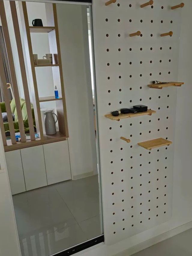 洞洞板置物架实木收纳架墙面一体高清隐形穿衣镜