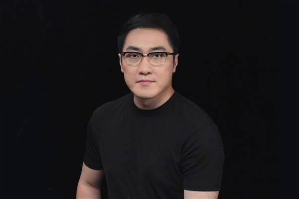 负债1亿的王自如坐绿皮火车出差：因为限高